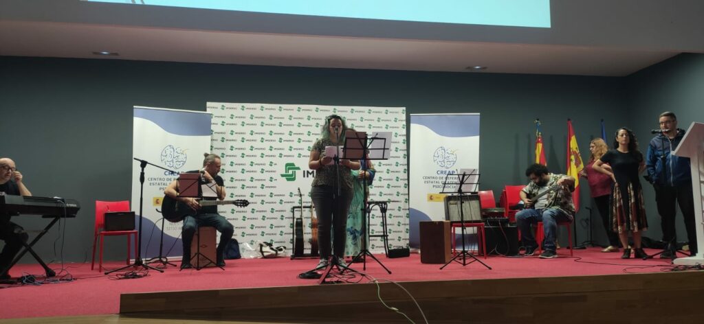 Elia Muñoz Rubiano lee el manifiesto de los usuarios del Creap Elia Muñoz Rubiano lee el manifiesto de los usuarios del Creap