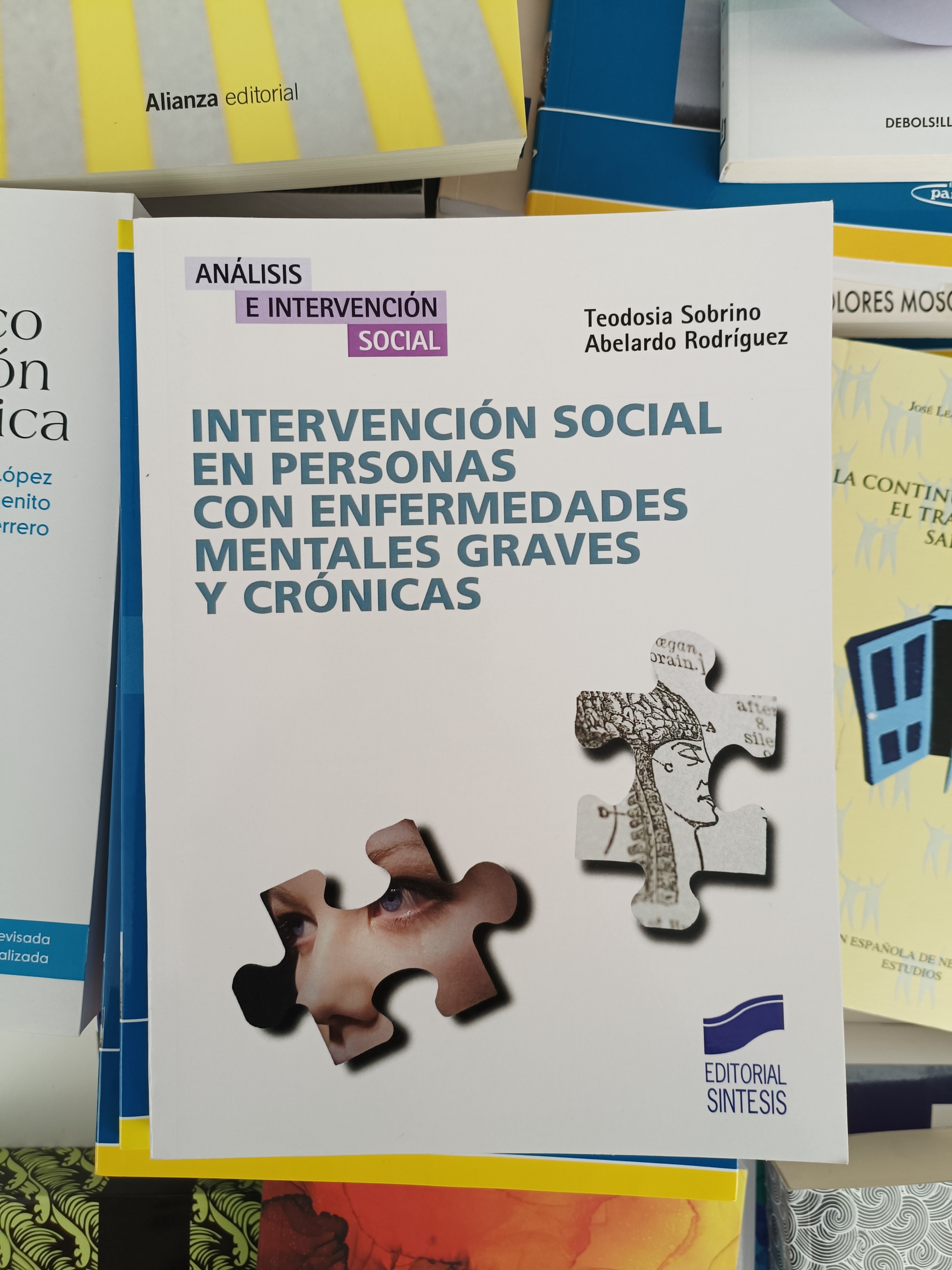 Portada libro sobre intervención social