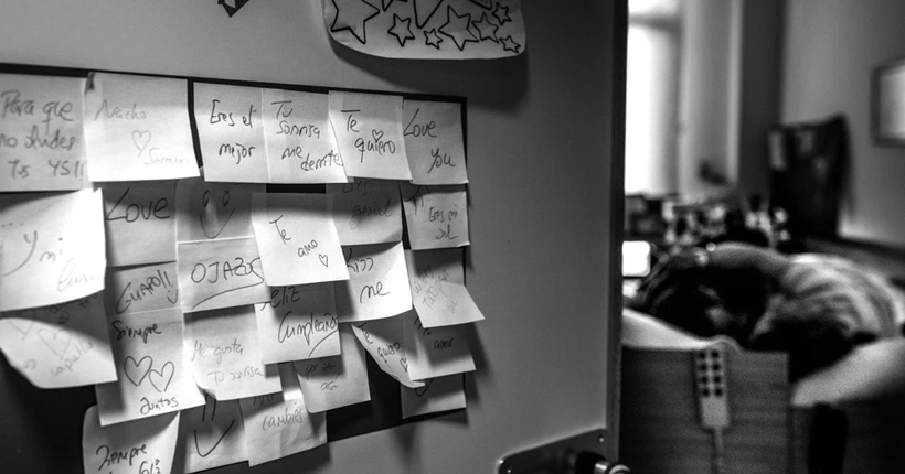 Post-it con mensajes positivos 