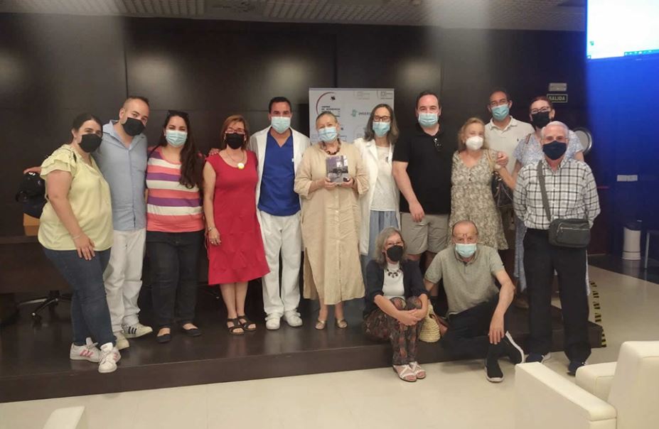 Daniel Orive junto a profesionales del Ceadac y asistentes al evento. Presentación libro.