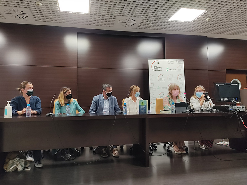Lu Vives, Celi Martínez, Julio Agredano, Rosa Rubio, María Rey e Inmaculada Gómez Pastor. Presentación libro.
