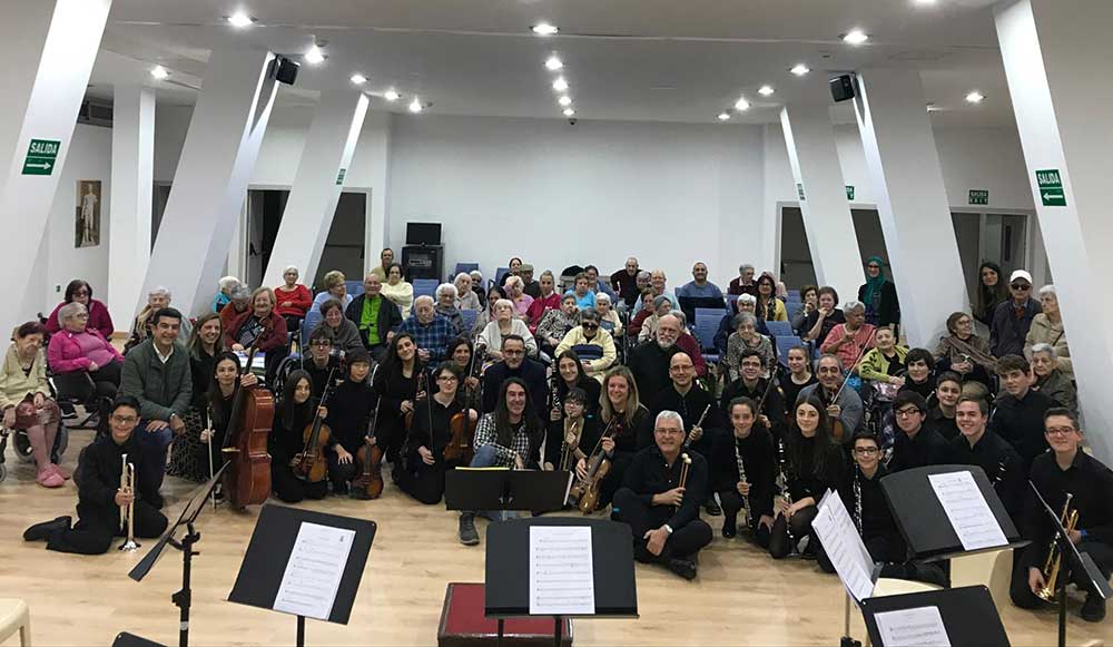 La orquesta y los asistentes al concierto