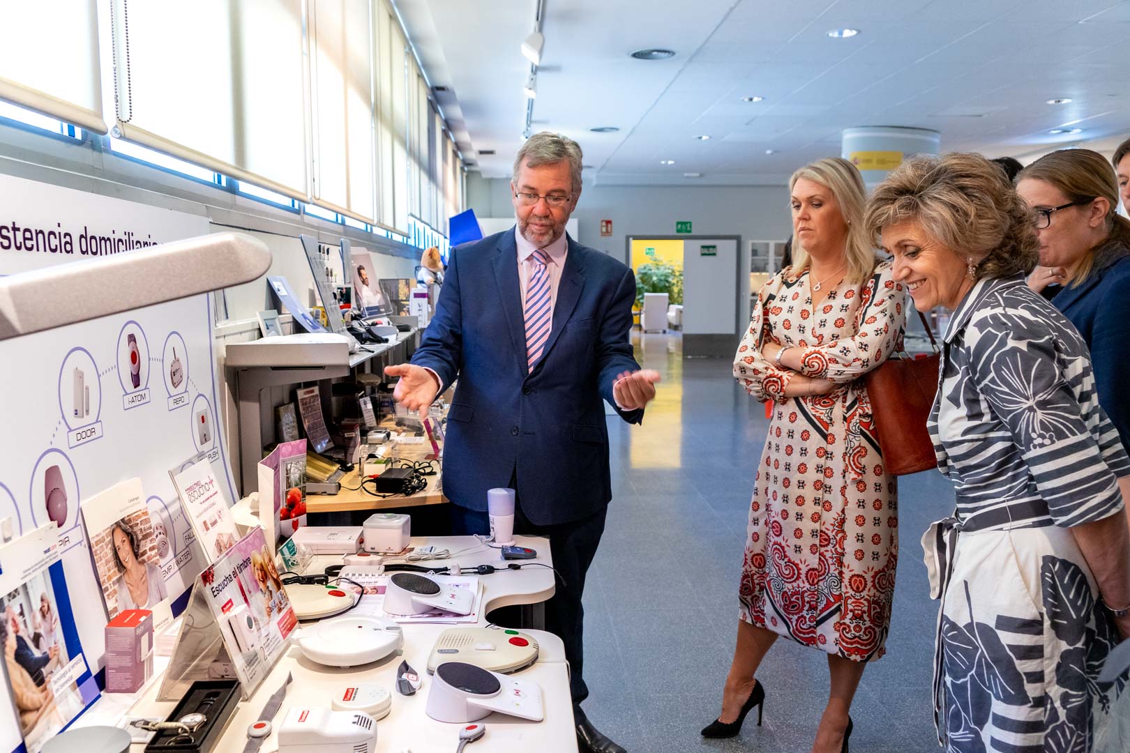 La ministra de Sanidad y Asuntos Sociales de Suecia visitando el Ceapat