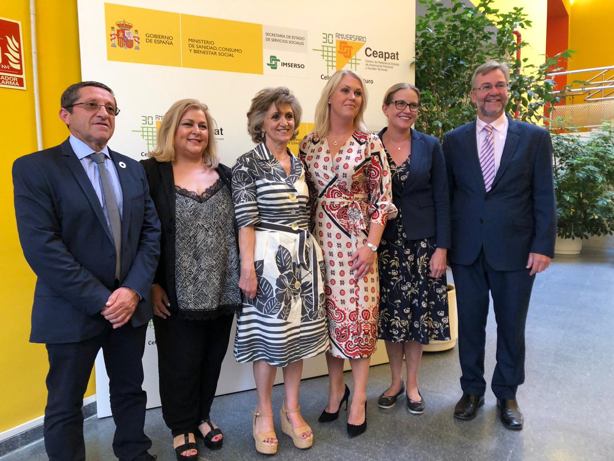 La ministra de Sanidad y Asuntos Sociales de Suecia visitando el Ceapat acompañada por la ministra de Sanidad Consumo y Bienestar Social de España
