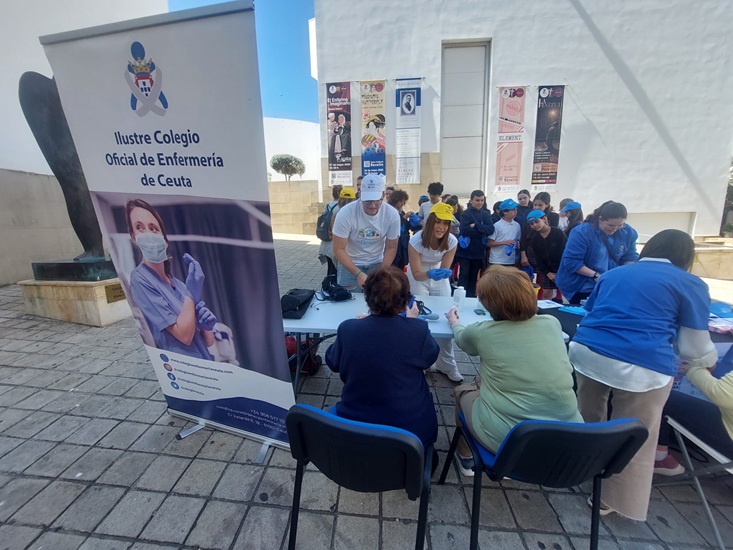 Participantes de actividad por el Día Internacional de la Enfermería.