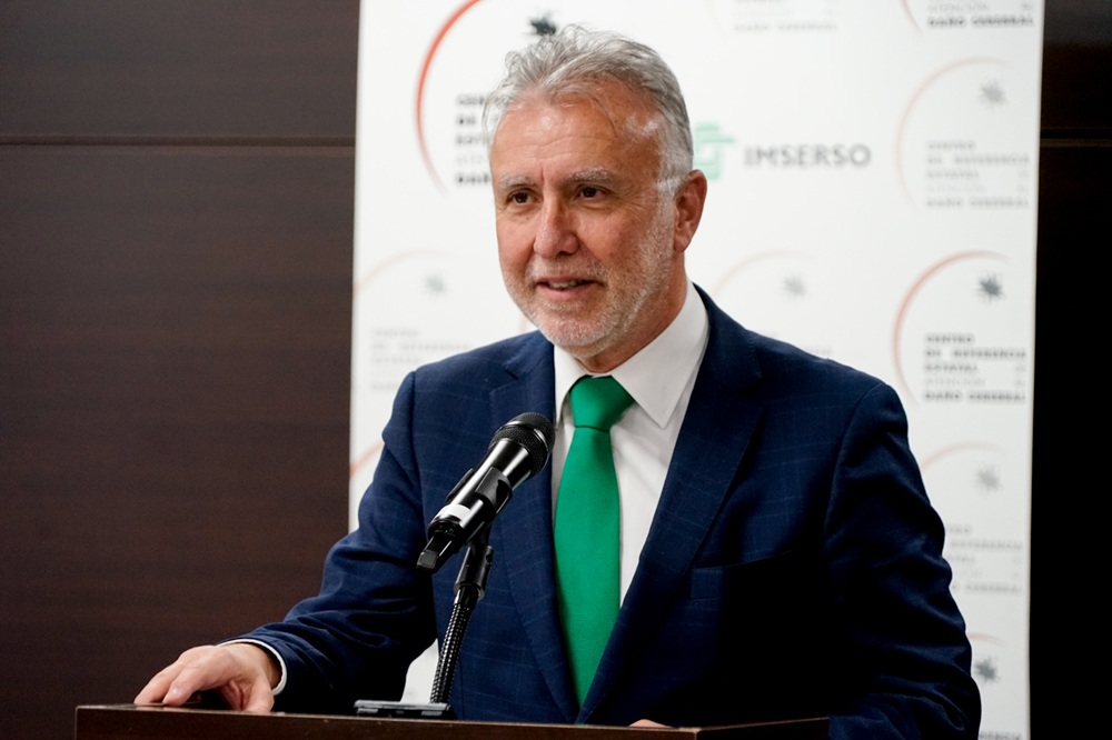 Ángel Víctor Torres durante la clausura del acto.