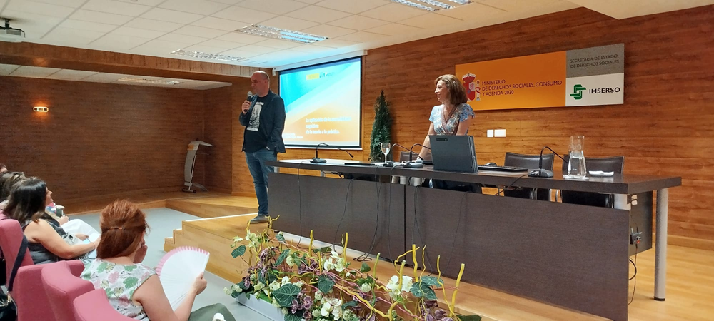 Enrique Pérez, responsable del Área de Técnica del CREA, junto a Lucía Pérez-Castilla Álvarez.