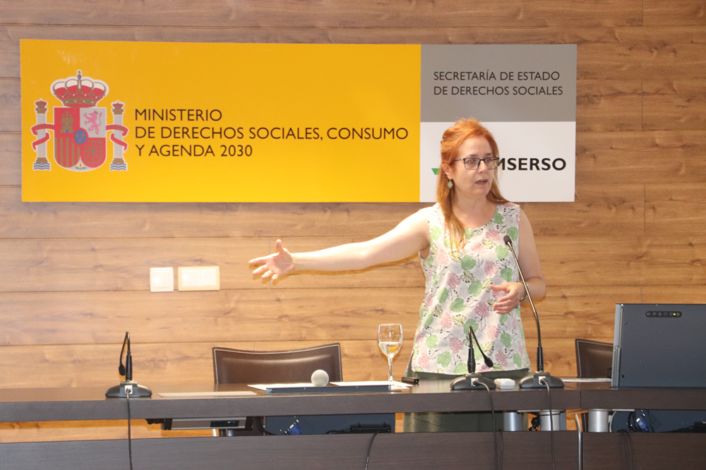 La logopeda Clara I. Delgado Santos en un momento de su intervención.