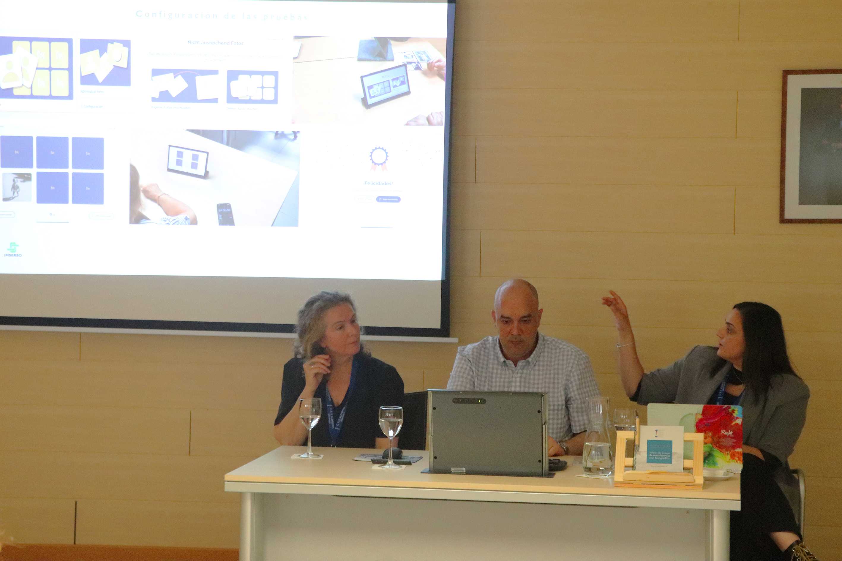De izquierda a derecha, Carmen Pérez González, fotohistoriadora; Enrique Pérez Sáez, responsable de Área Técnica del CREA y Tania Josan Lalgi, psicóloga, durante la presentación de la guía.