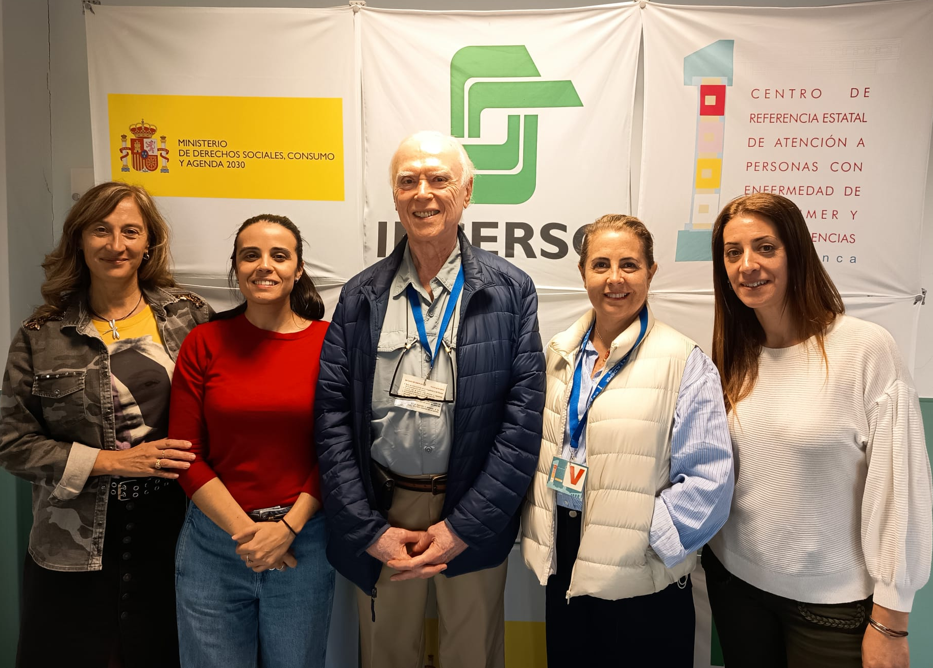 Profesionales del CREA y de la Fundación Alzheimer Colombia durante la visita.