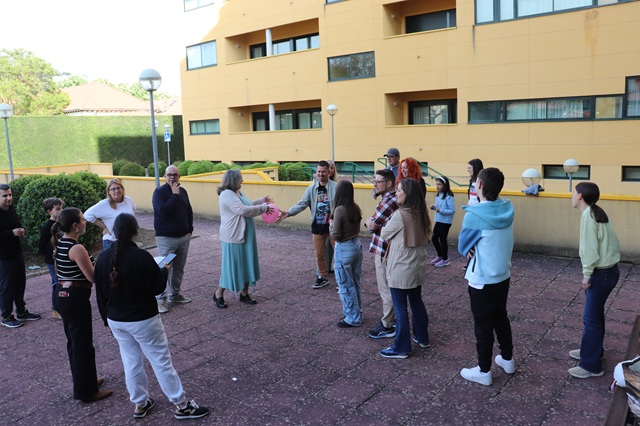 Participantes en el taller de juegos en familia.