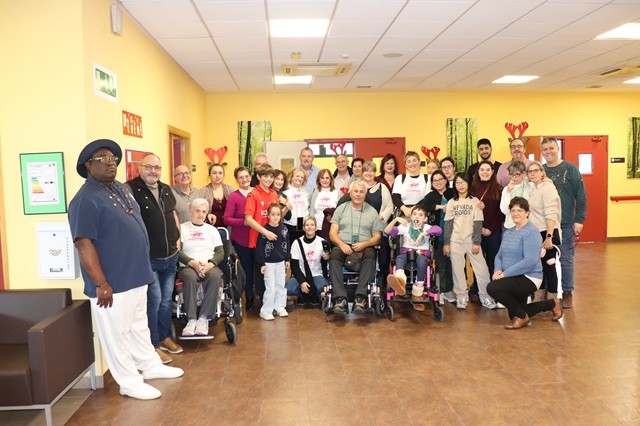 Foto de familia de la Asociación Gerna en el Creer.