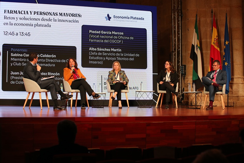 Alba María Sánchez Martín, jefa servicio Unidad Estudios del Imserso, intervino en una de las mesas del III Congreso Internacional de Economía Plateada.