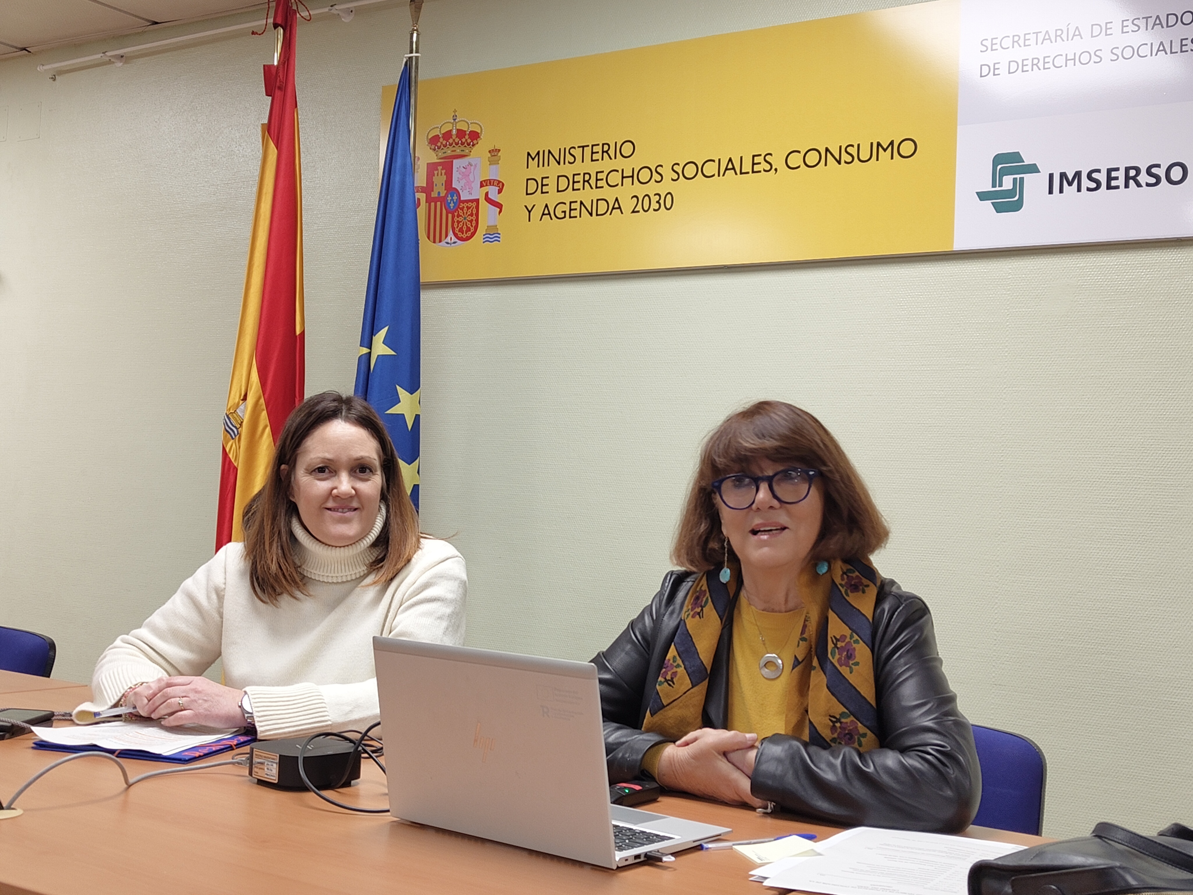 María Teresa Sancho Castiello, directora general del Imserso, junto a Esther Pérez de Vargas Bonilla, subdirectora general de Planificación, Ordenación y Evaluación del Imserso, durante el encuentro del primer día.