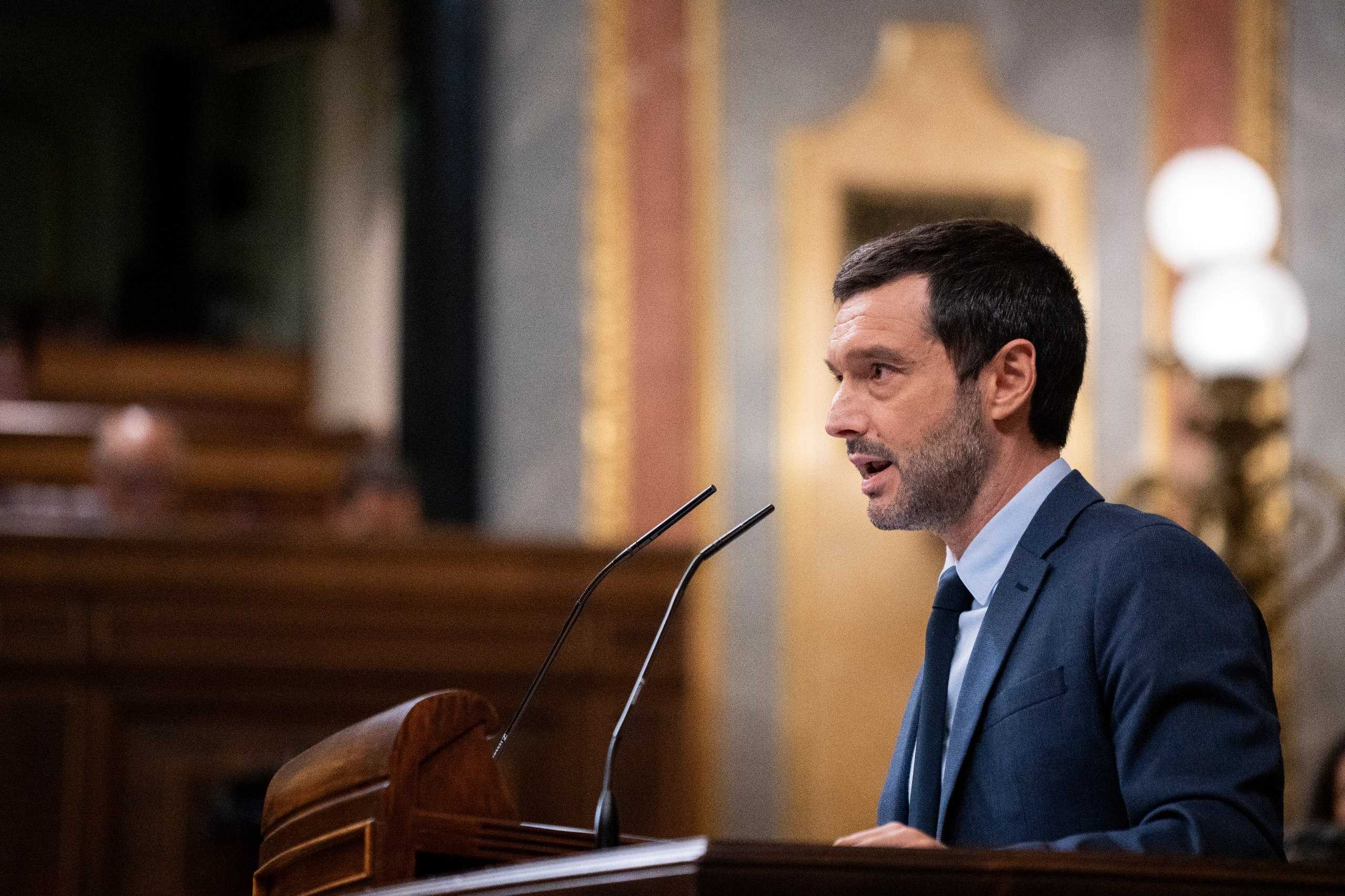 El ministro de Derechos Sociales, Consumo y Agenda 2030, Pablo Bustinduy, en un momento de su intervención en el Congreso de los Diputados.