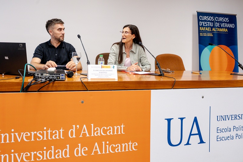 José David Cisneros, presentado por Mari Paz Such.