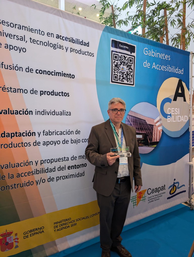 José Manuel Mera, recogiendo el reconocimiento.