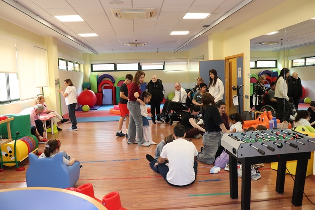 Actividades de psicomotricidad para menores y hermanos.