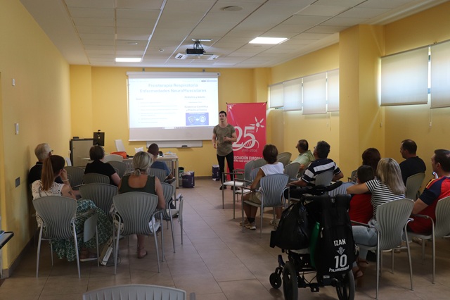 Participantes en la charla sobre fisioterapia respiratoria.