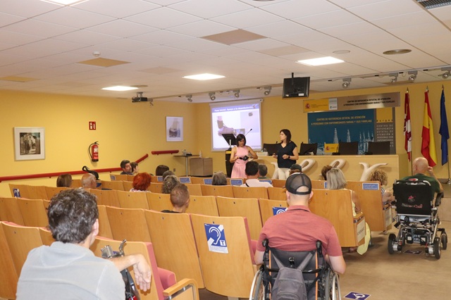 Ponencia de la sesión monográfica sobre 'Hábitos de vida saludables en el afectado adulto' en el salón de actos del Creer.