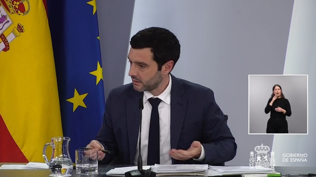 Pablo Bustinduy, ministro de Derechos Sociales, Consumo y Agenda 2030, durante su intervención en la rueda de prensa